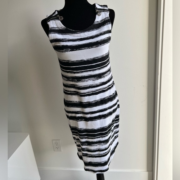 Dresses & Skirts - Black and White Distorted Stripe Zipper Shoulder Dress